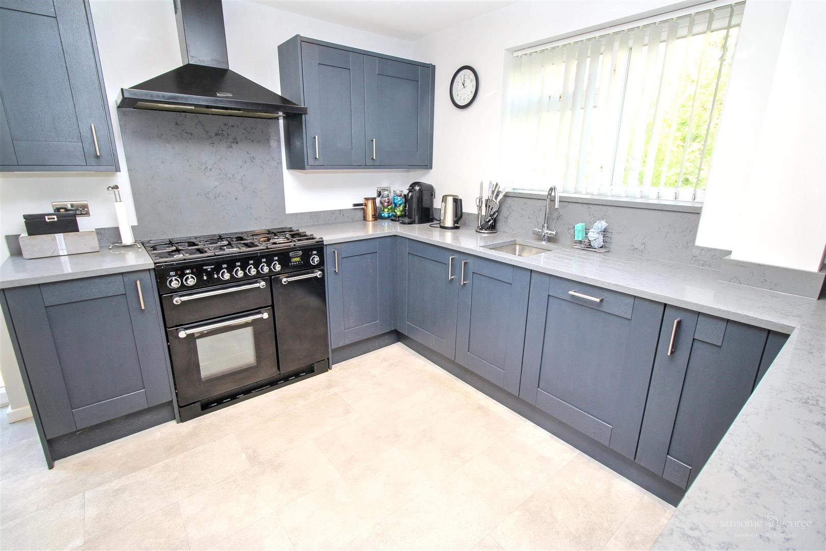 3 bed property in Corwen Road, Reading